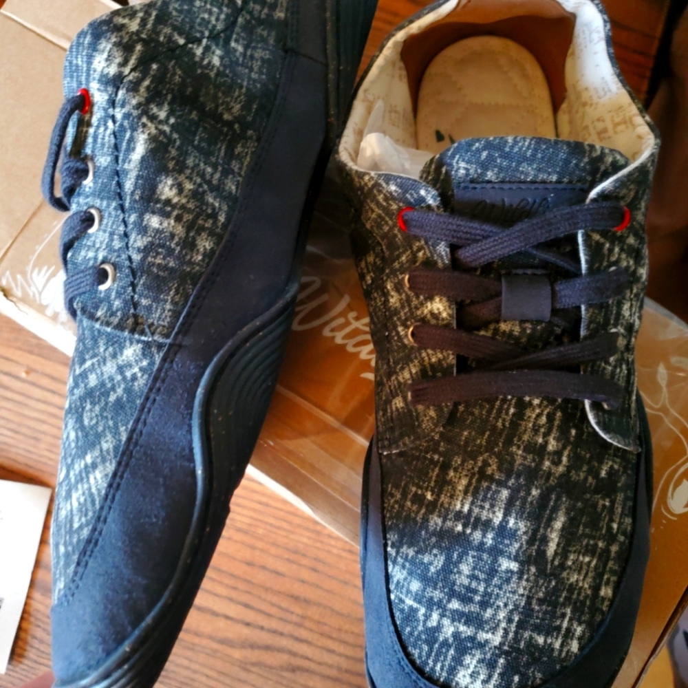 Wildling Shoes Size 41 (8.5 in mens) Blue and Grey